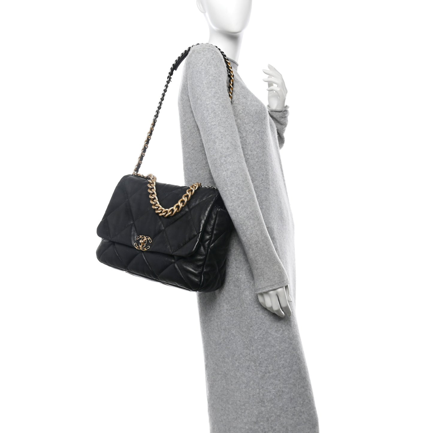 Lambskin Quilted Maxi Chanel 19 Flap Black