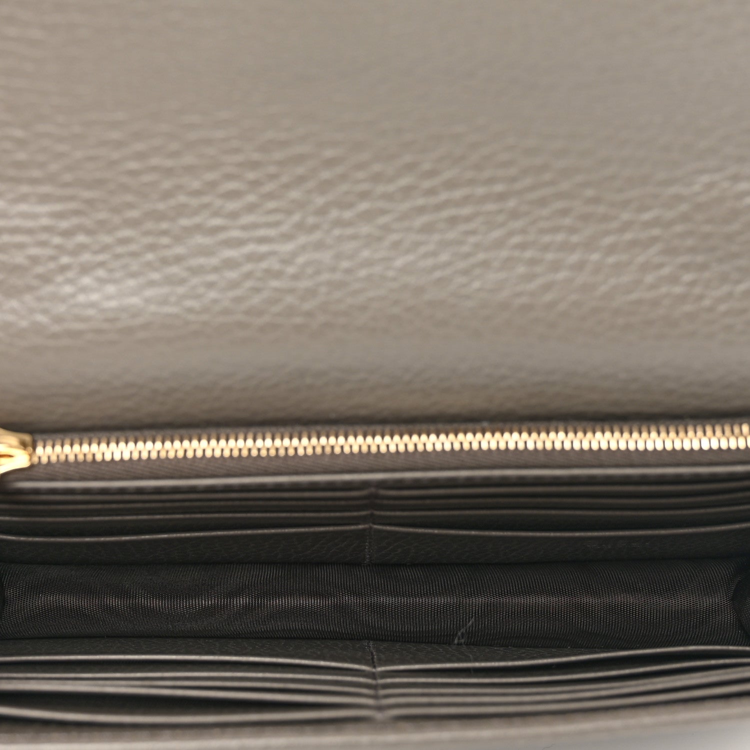 Gucci Dollar Calfskin Interlocking G Chain Wallet Loess 6 of 10