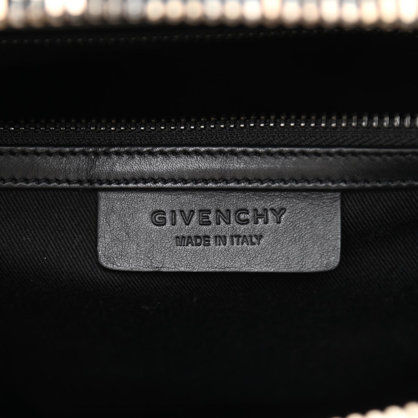 Shiny Lord Calfskin Medium Antigona Black