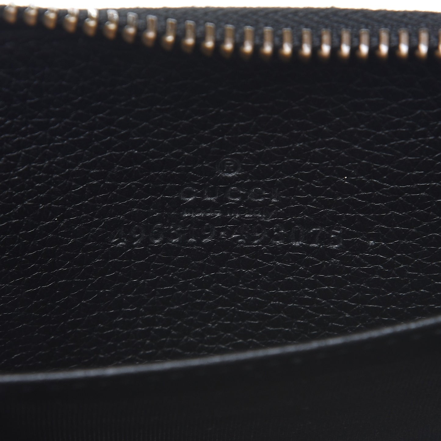 Calfskin Logo Zip Around Card Case Black