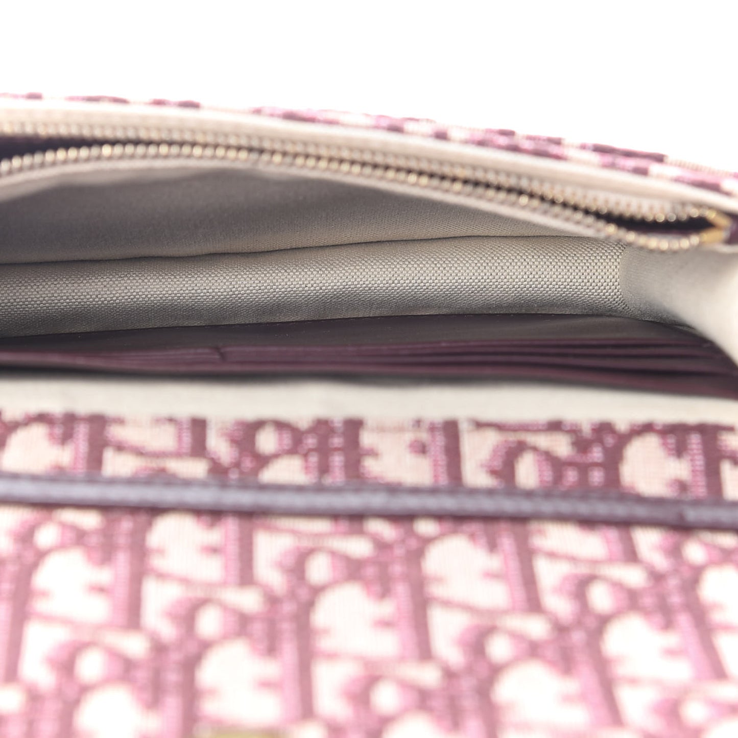 Oblique Saddle Chain Pouch Burgundy