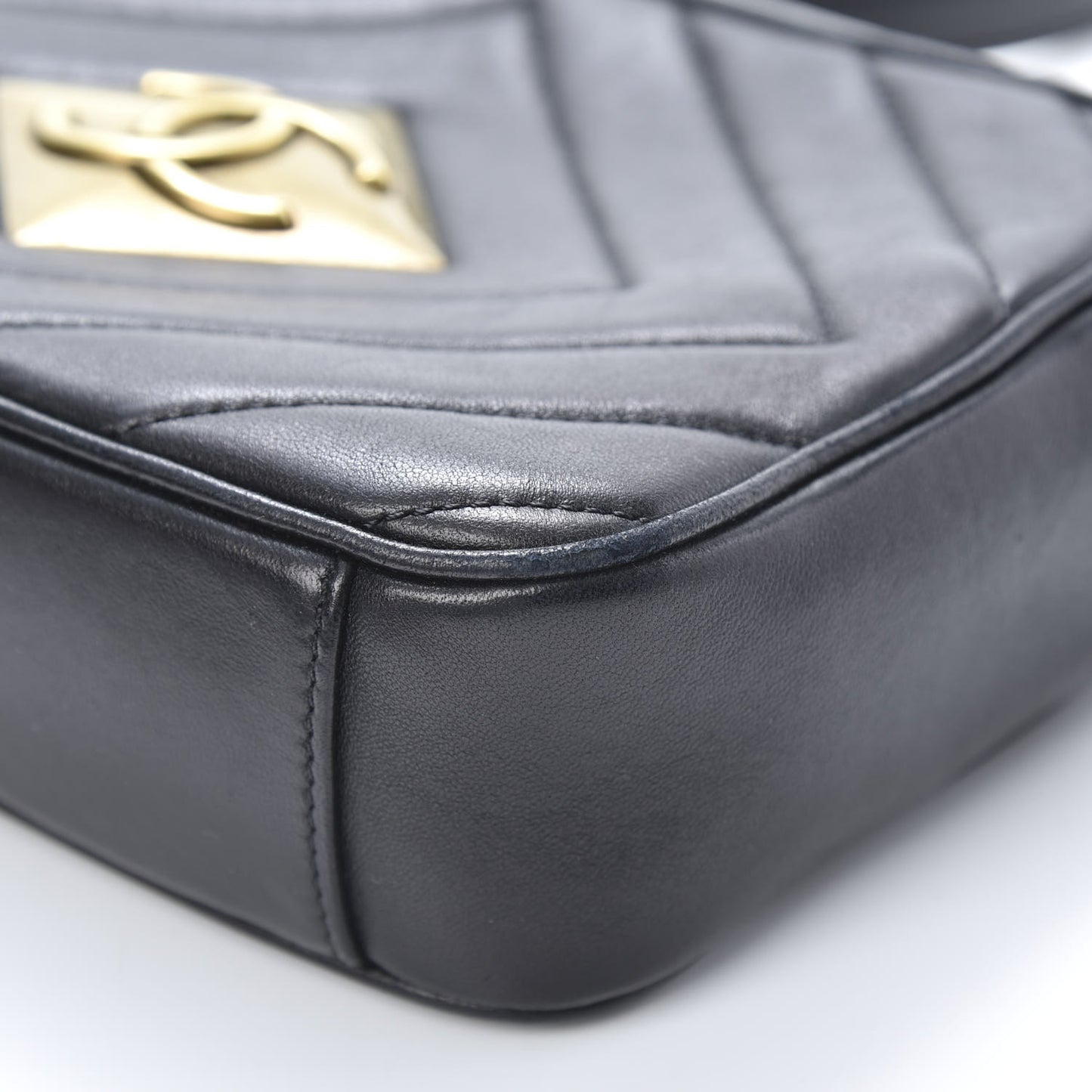 Lambskin Chevron Quilted Pyramid CC Camera Case Black