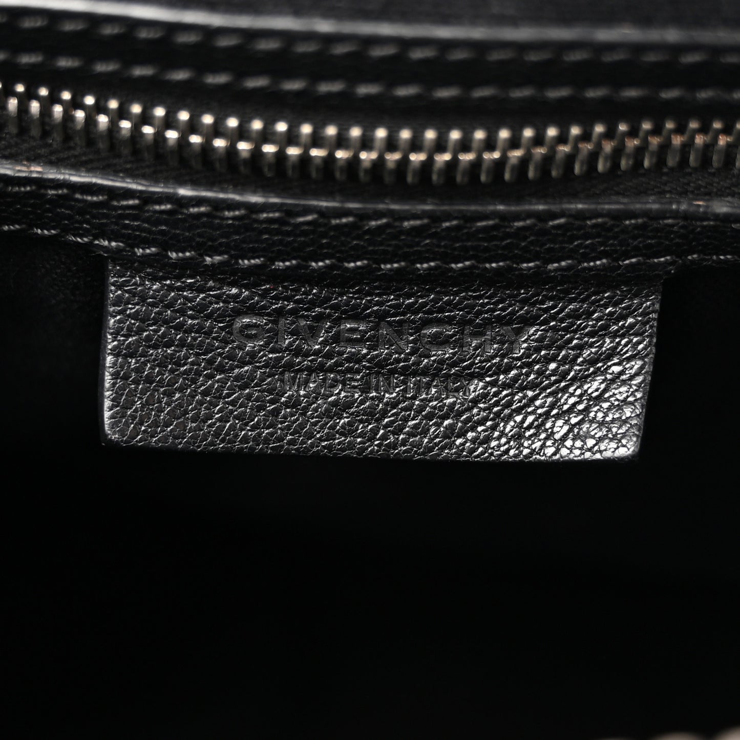 Sugar Goatskin Medium Antigona Black