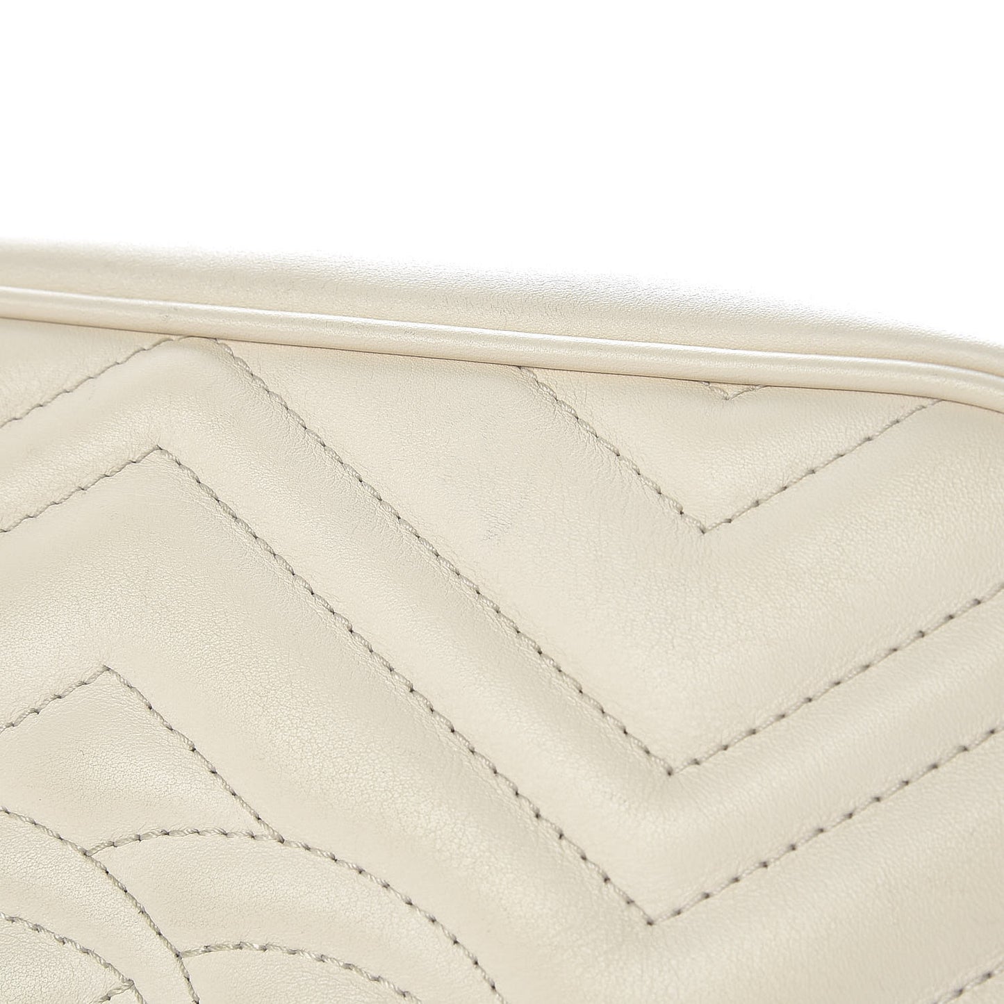 Calfskin Matelasse Medium GG Marmont Chain Shoulder Bag Mystic White