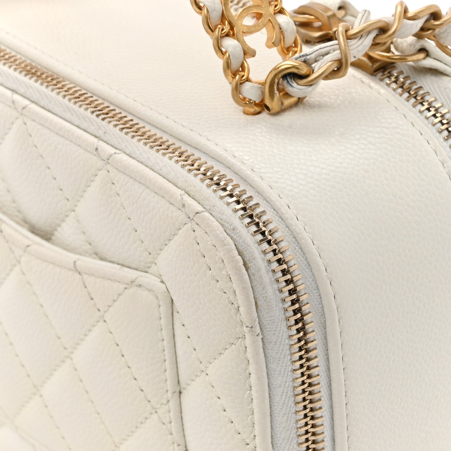 Caviar Quilted Mini Pick Me Up Vanity Case White