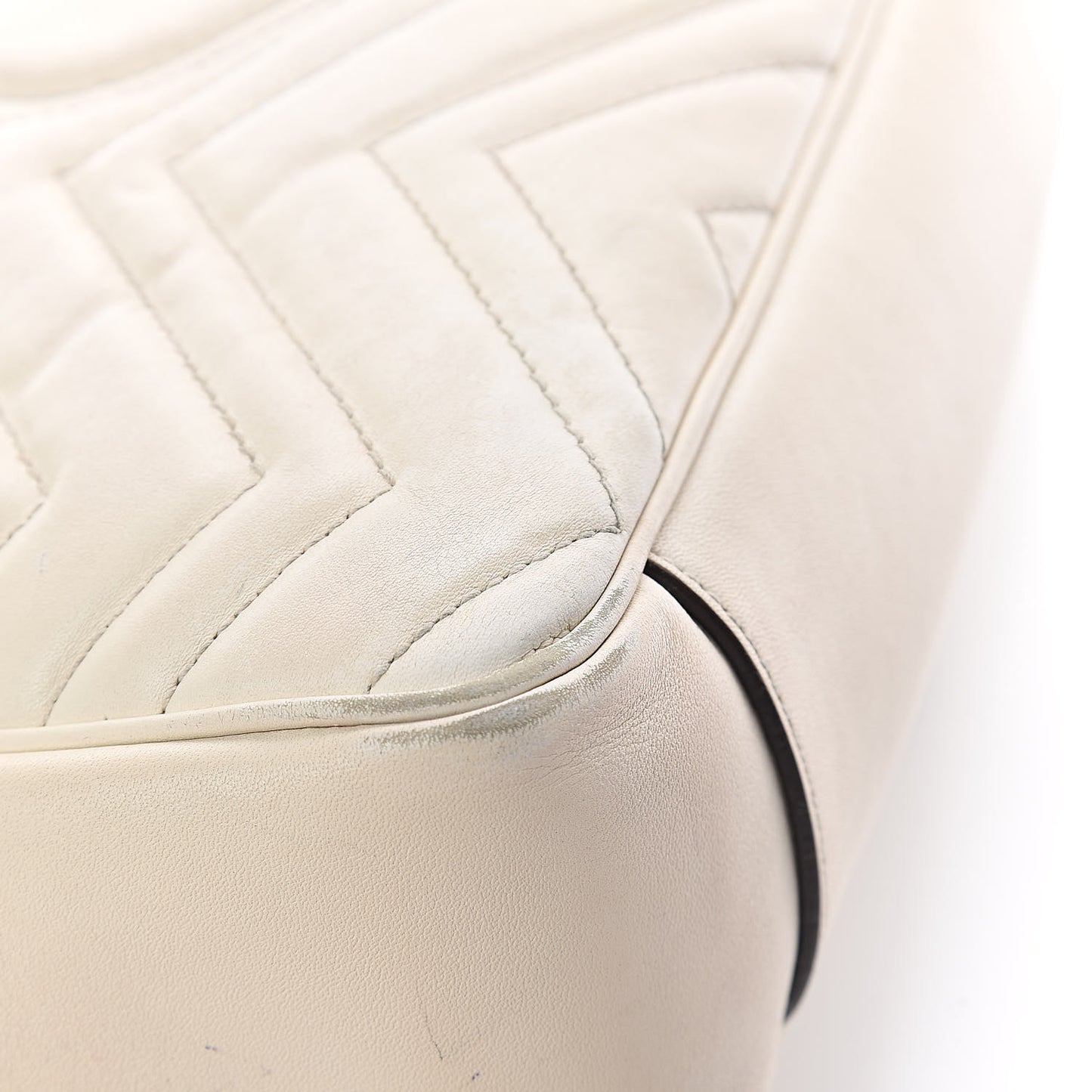 Calfskin Matelasse Medium GG Marmont Shoulder Bag White