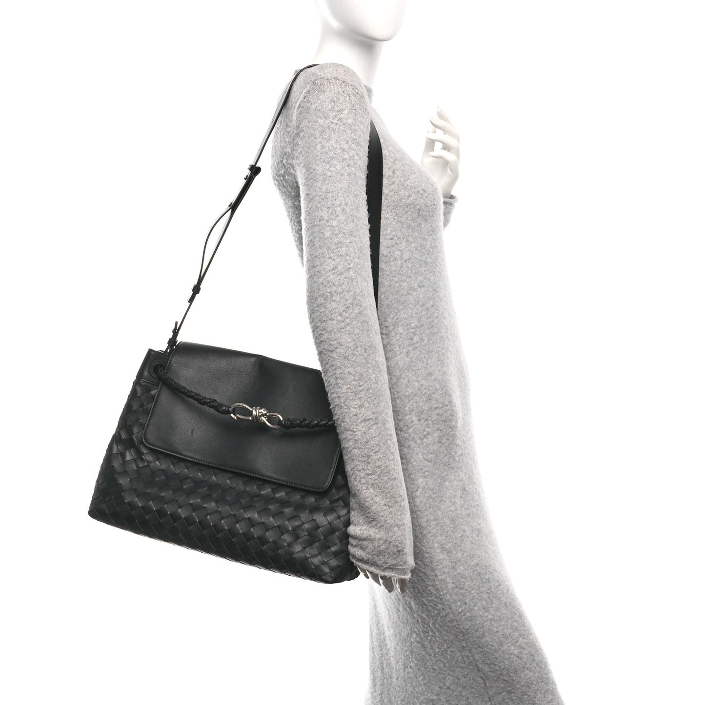 Calfskin Intrecciato Medium Andiamo Messenger Bag Black