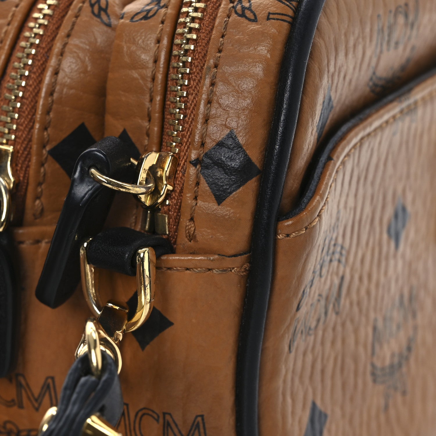 MCM ボディバッグ L11863 ブラウン MCM ボディバッグ L11863 ブラウン MCM バッグ｜MCM（エムシーエム