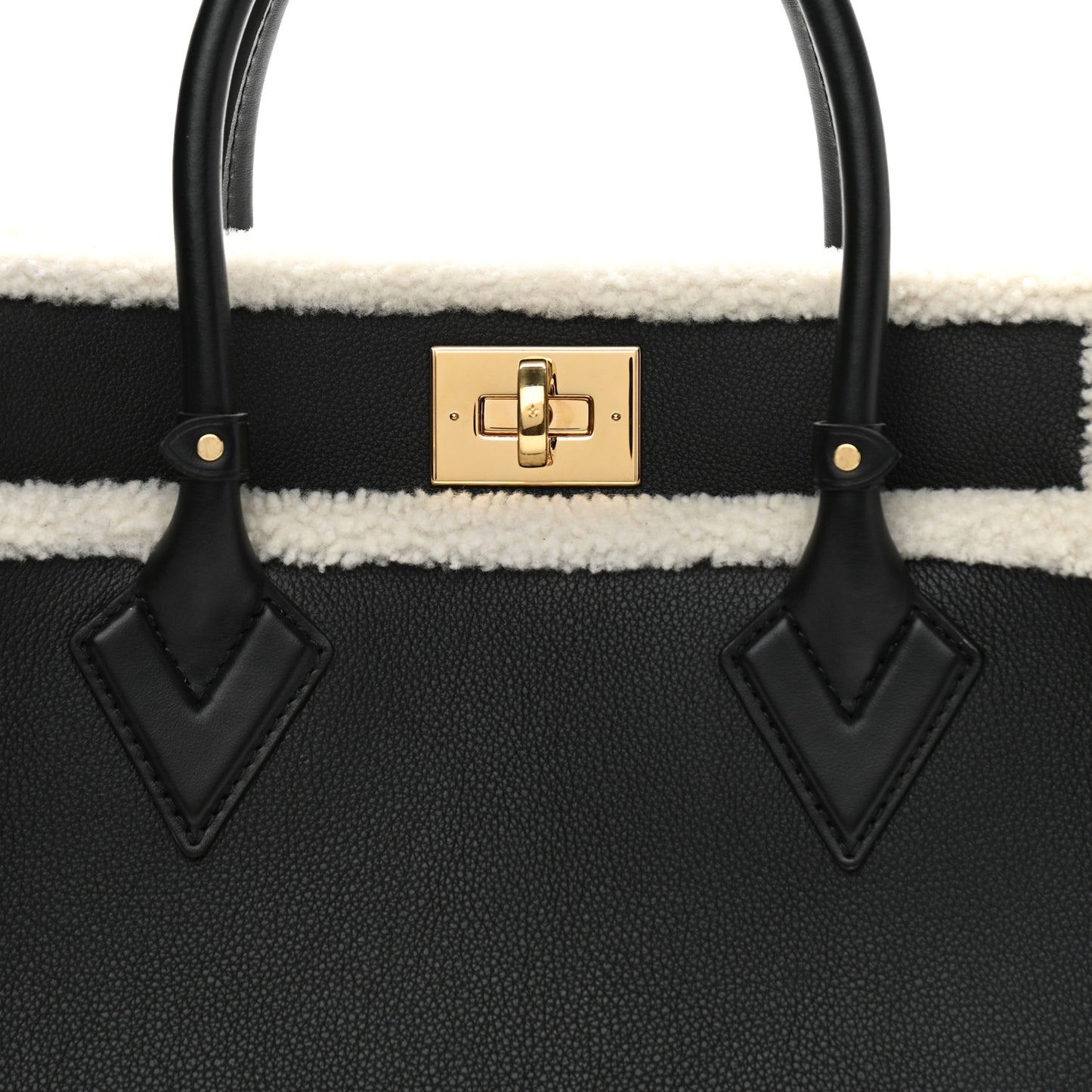Grained Calfskin Shearling On My Side MM Black