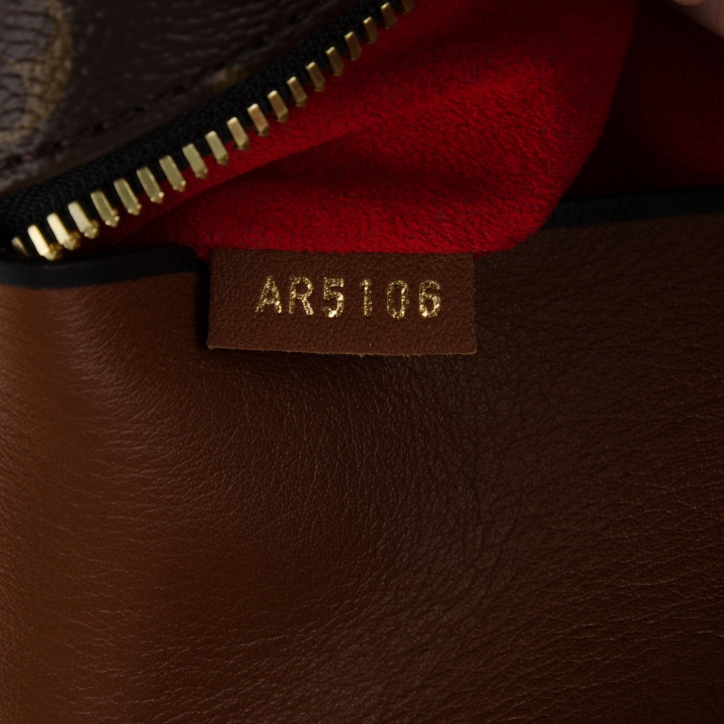Monogram Tuileries Besace Caramel Rouge