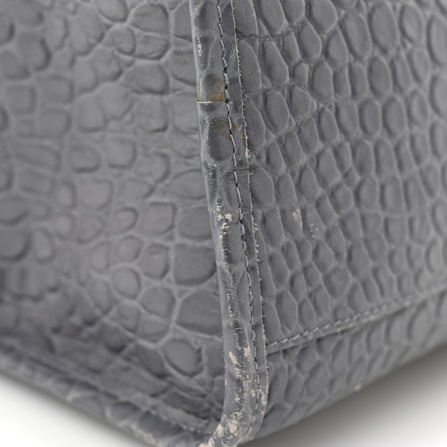 Calfskin Crocodile Embossed Classic Hardware City Gris Beton