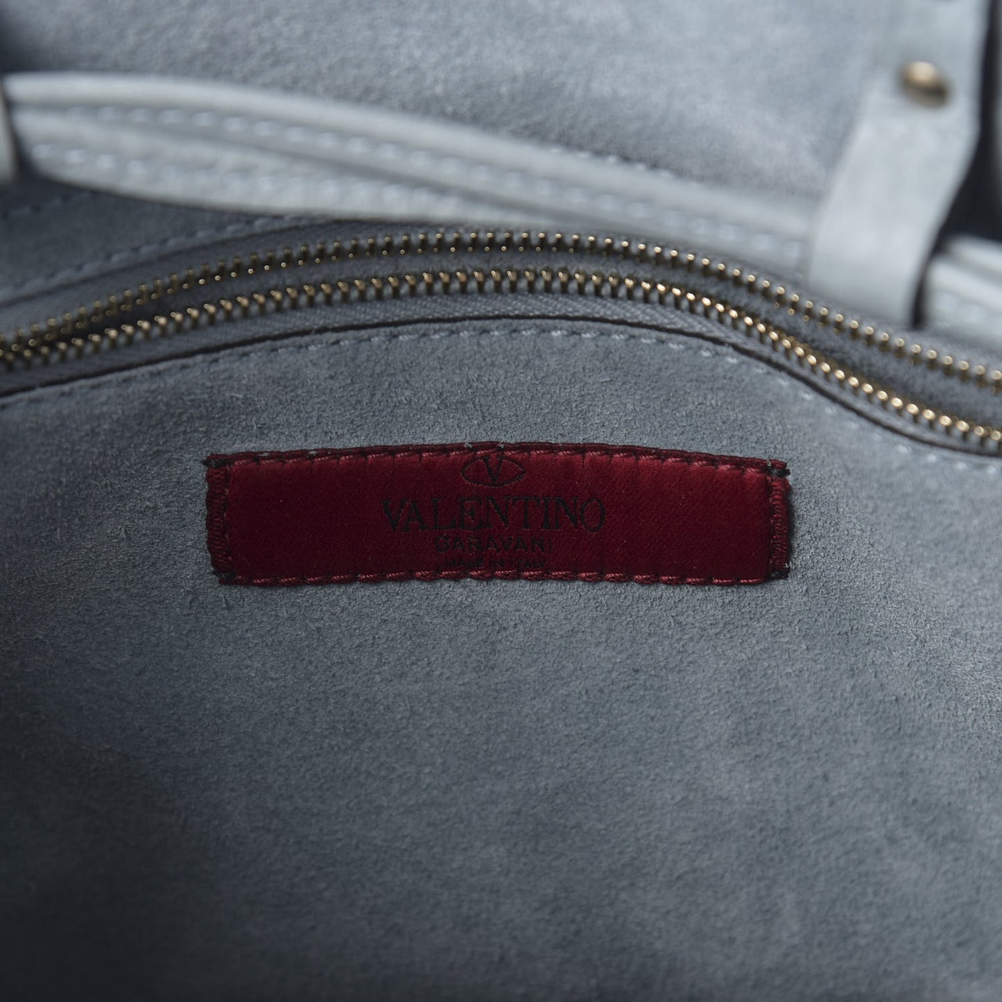 Pebbled Calfskin Rockstud Double Handle Cinch Tote Nube