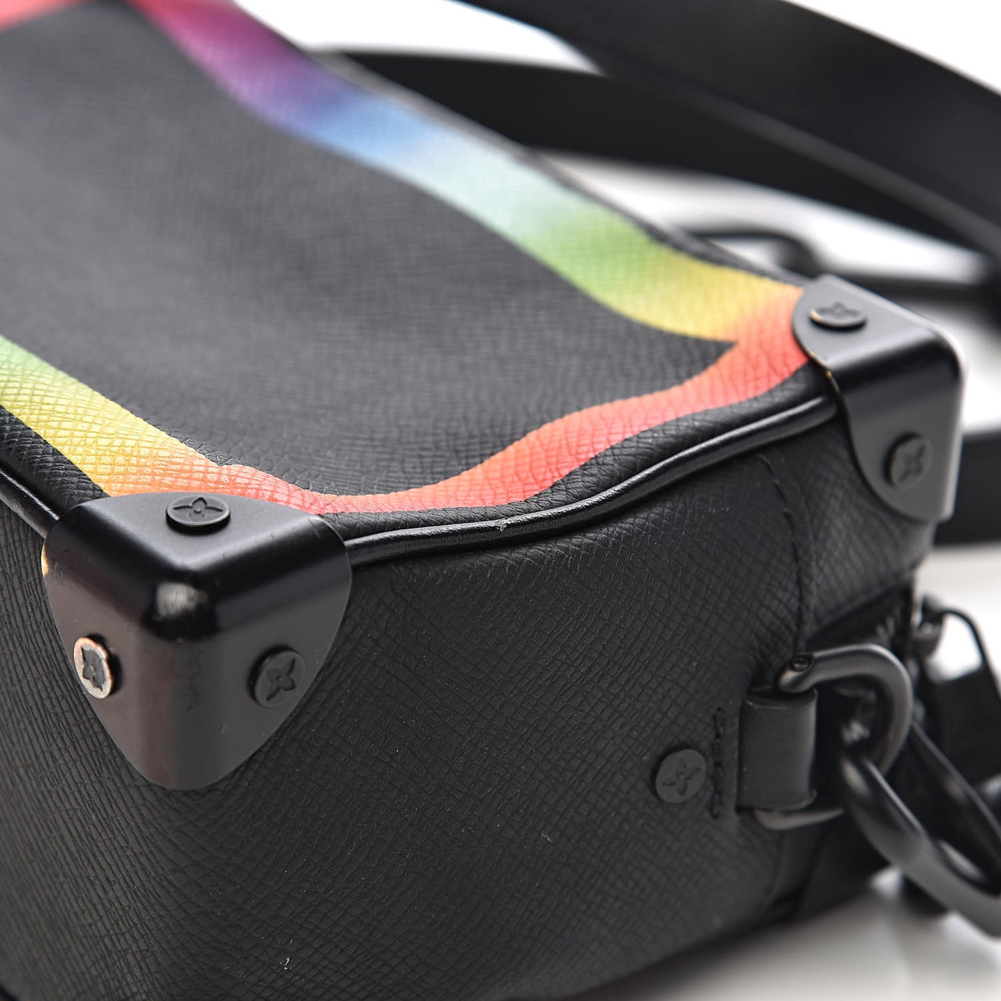 Taiga Rainbow Mini Soft Trunk Black