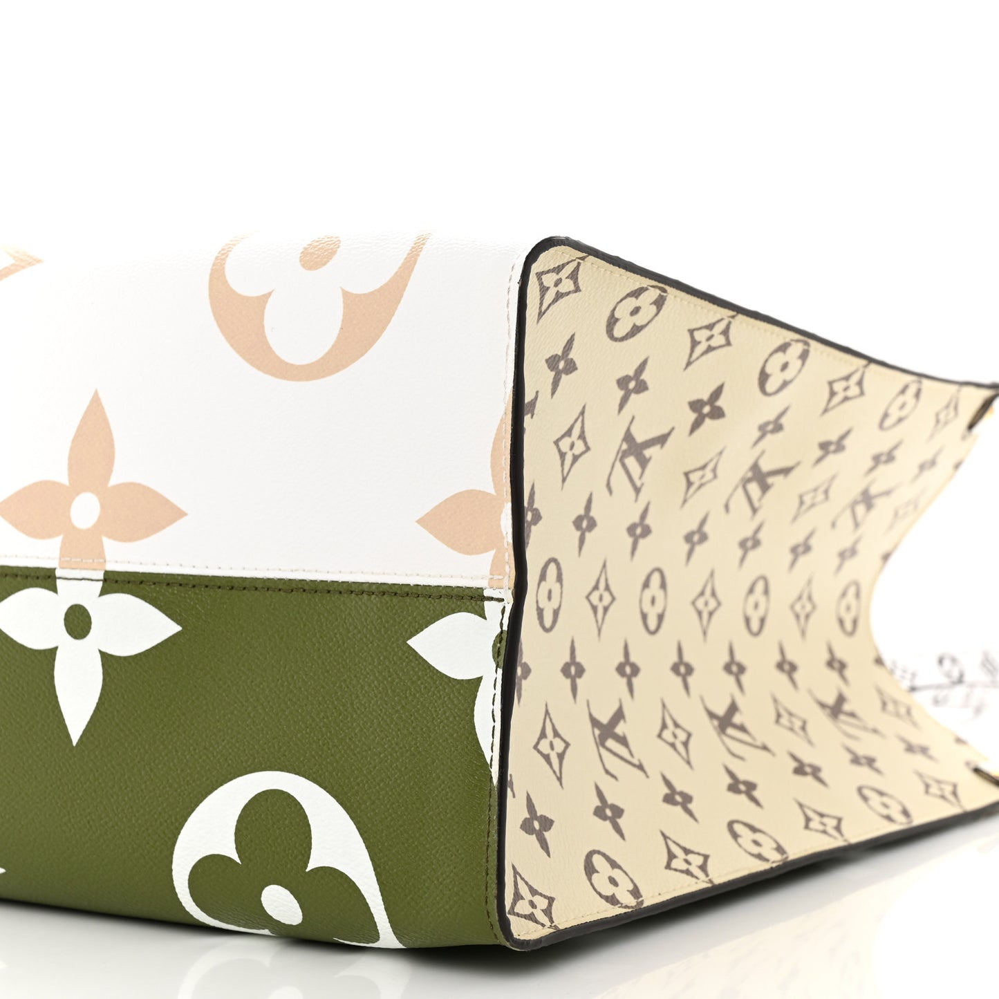 Monogram Giant Onthego GM Kaki Beige