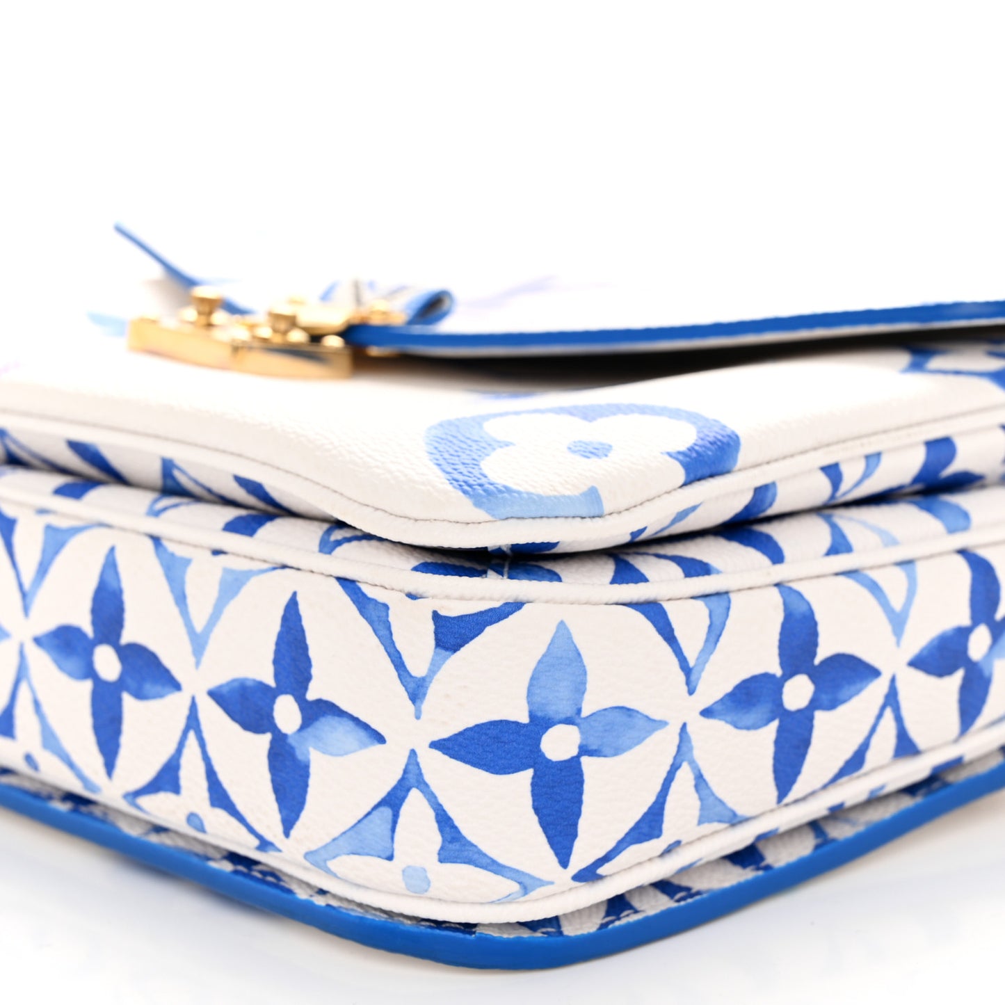Monogram Giant By The Pool Pochette Metis MM Blue