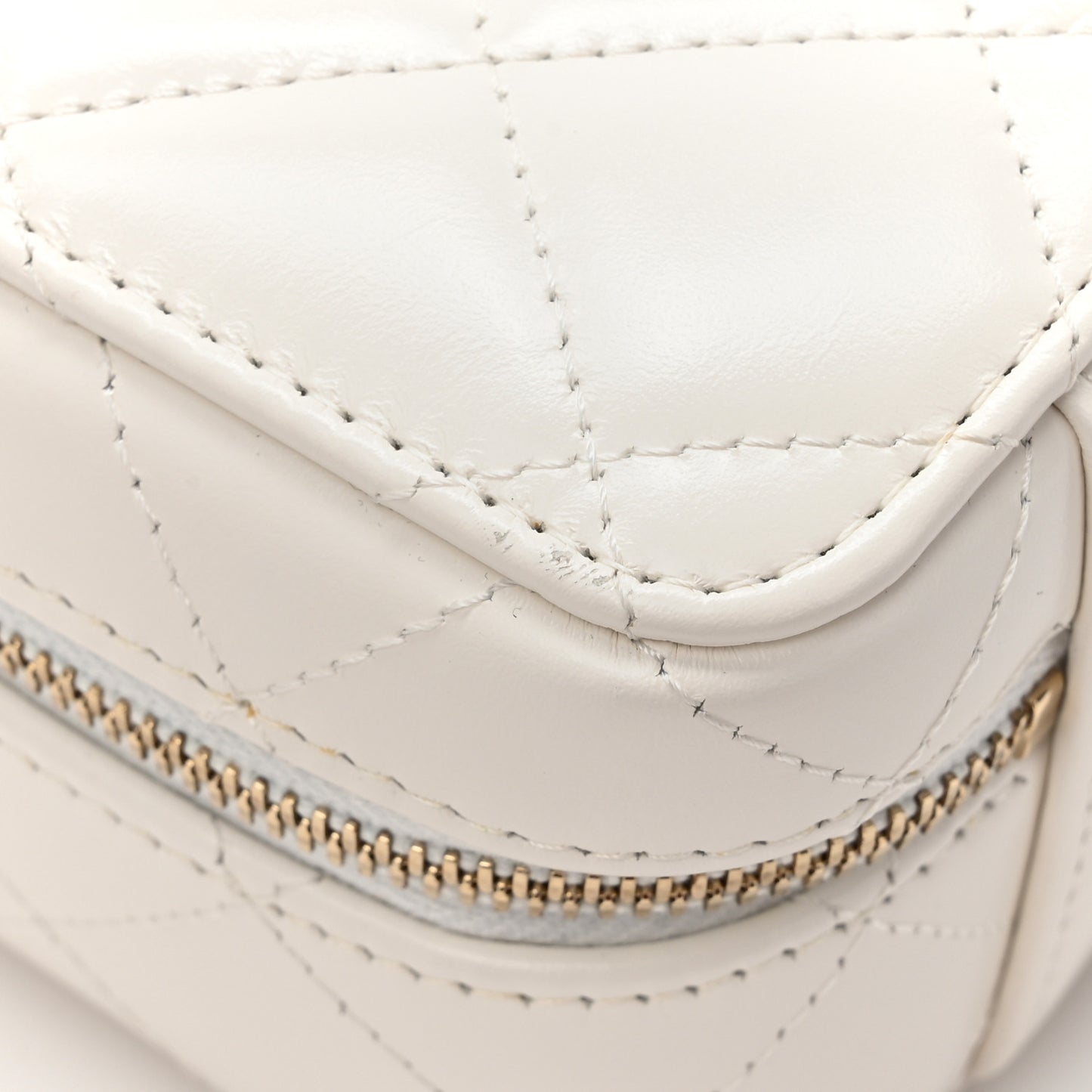 Shiny Calfskin Quilted Small Top Handle Vanity Case With Chain White