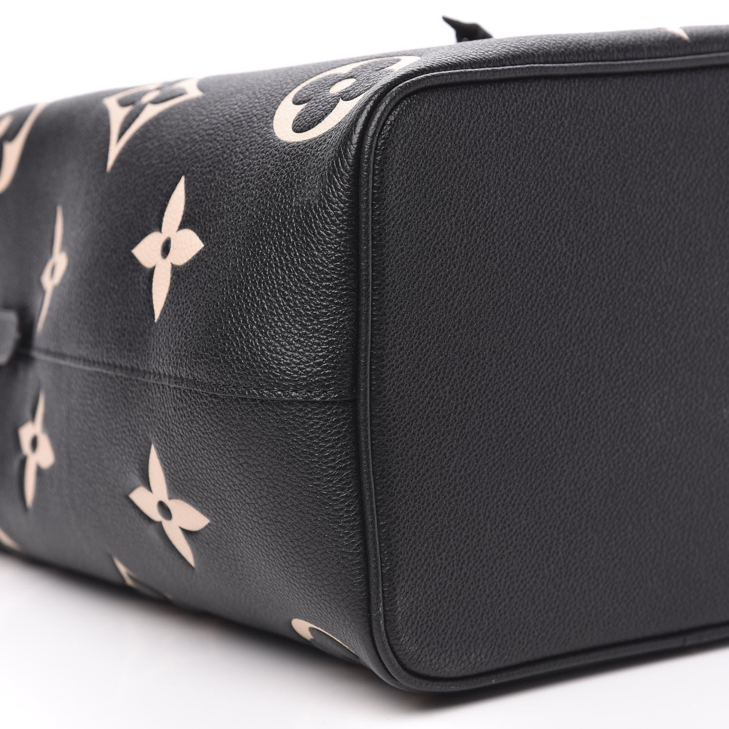 Louis Vuitton Empreinte Monogram Giant Neonoe MM Black Beige 8 of 9