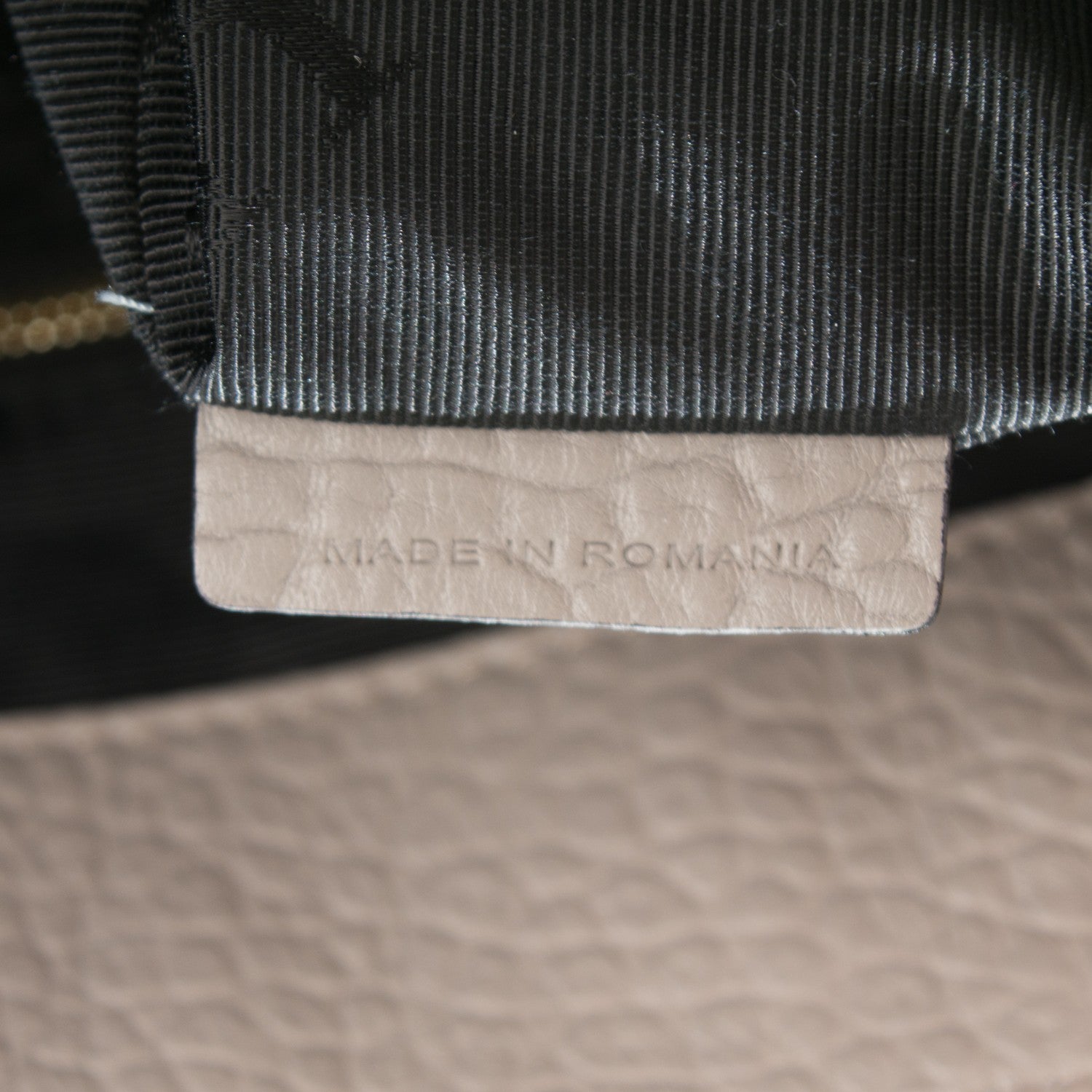 Burberry Heritage Grain Check Embossed Medium Dewsbury Tote Pale Grey 7 of 8