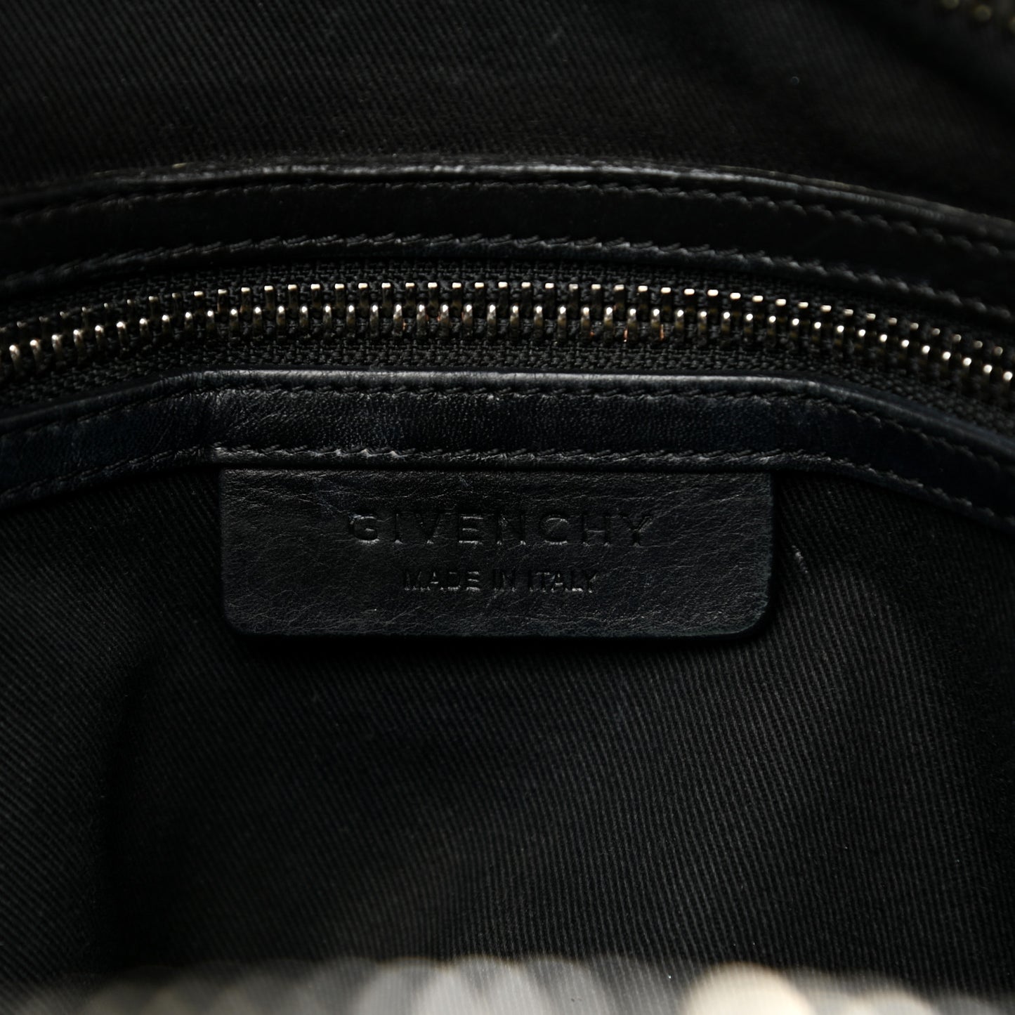 Sugar Goatskin Medium Antigona Black
