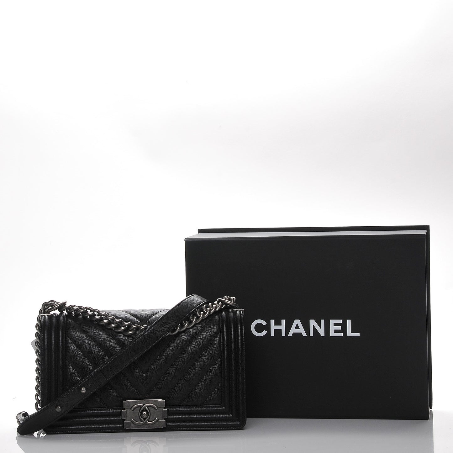Caviar Chevron Quilted Medium Boy Flap Black