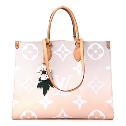 Louis Vuitton Monogram Giant By The Pool OnTheGo GM Brume 1 of 18