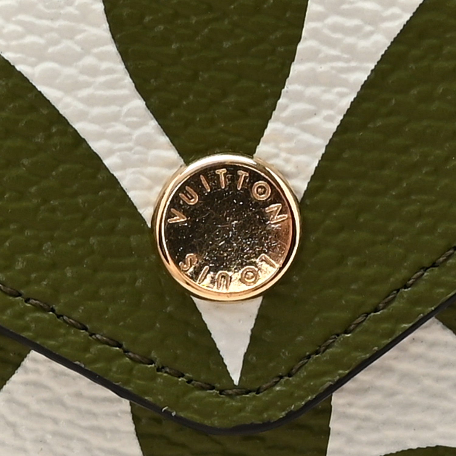 Louis Vuitton Monogram Giant Kirigami Pochette Set 9 of 11