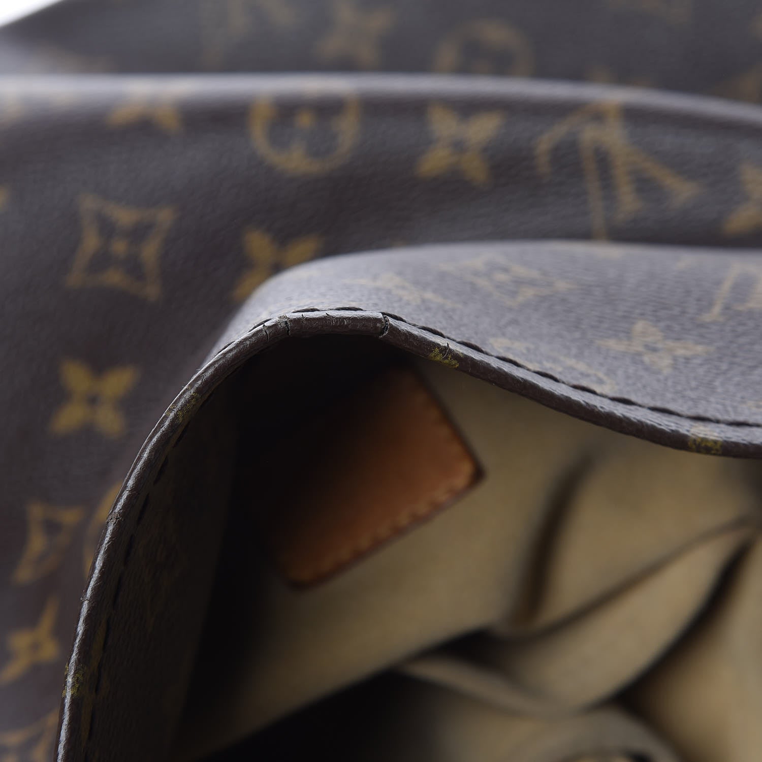Louis Vuitton Monogram Artsy MM 9 of 18