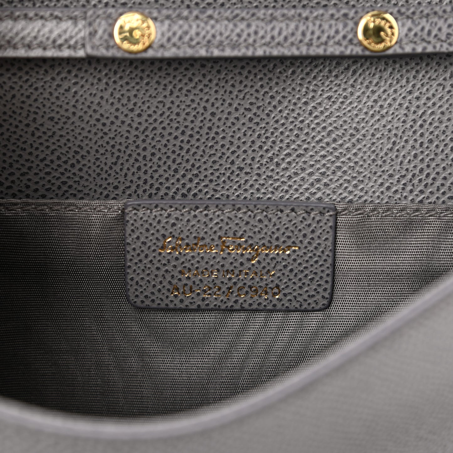 Pebbled Calfskin Vara Chain Bag Urban Grey