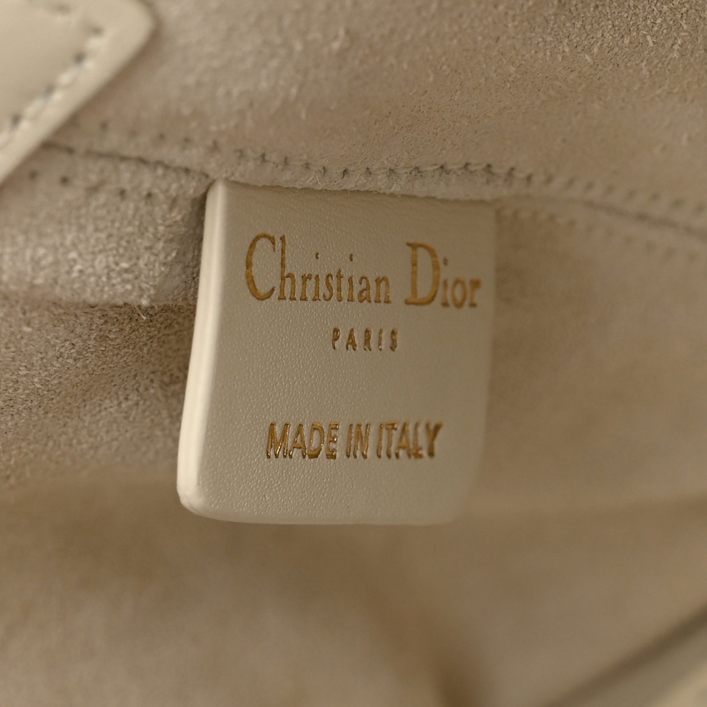 Calfskin Macrocannage Medium Toujours White