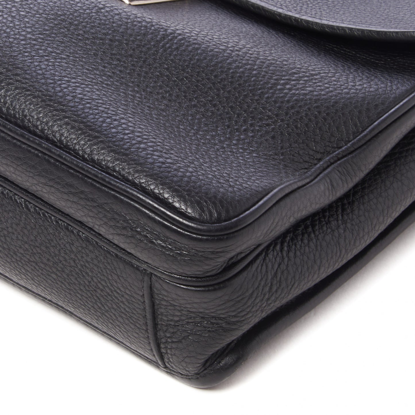 Vitello Daino Flat Flap Messenger Bag Black