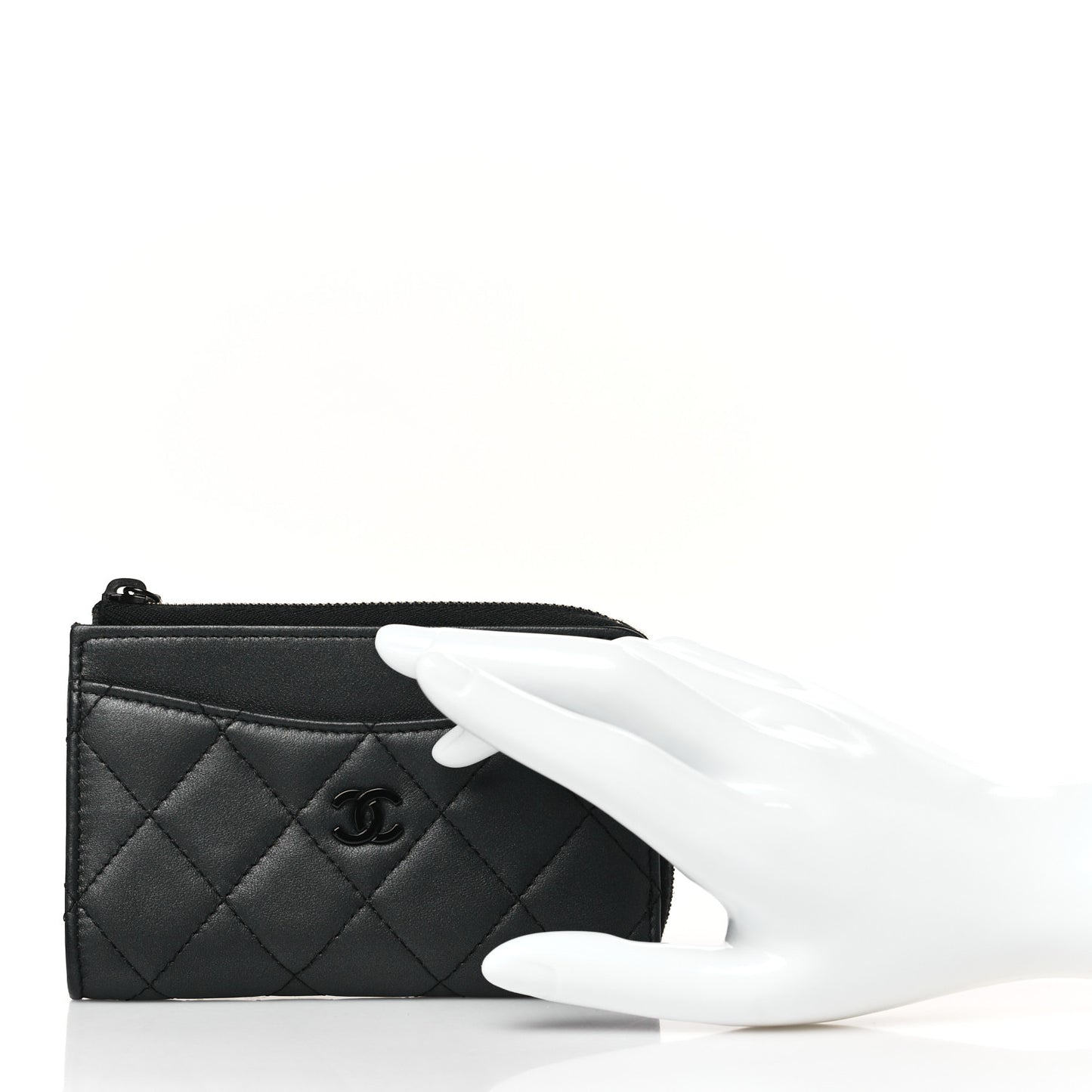 Pearly Lambskin Quilted Zip Card Holder So Black