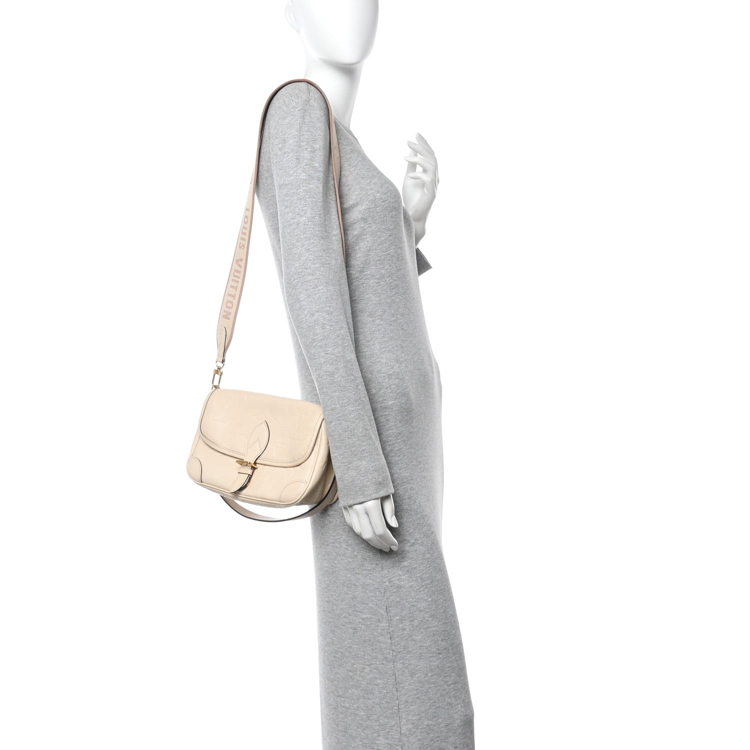 Louis Vuitton エンボス クッション クリーム色 Louis Vuitton Empreinte Monogram Giant Diane Cream 1840429