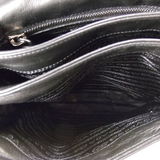 Nappa Ruffle Resin Chainlink Bag Black