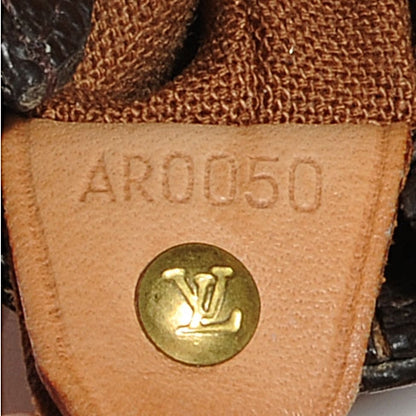 Louis Vuitton Monogram Cabas Mezzo 6 of 7