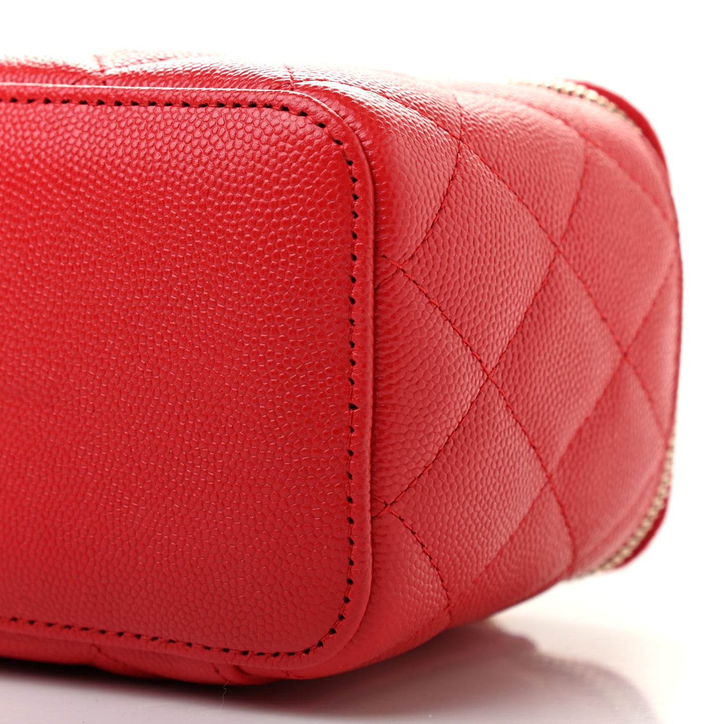 Caviar Quilted Small Vanity Case With Chain Red