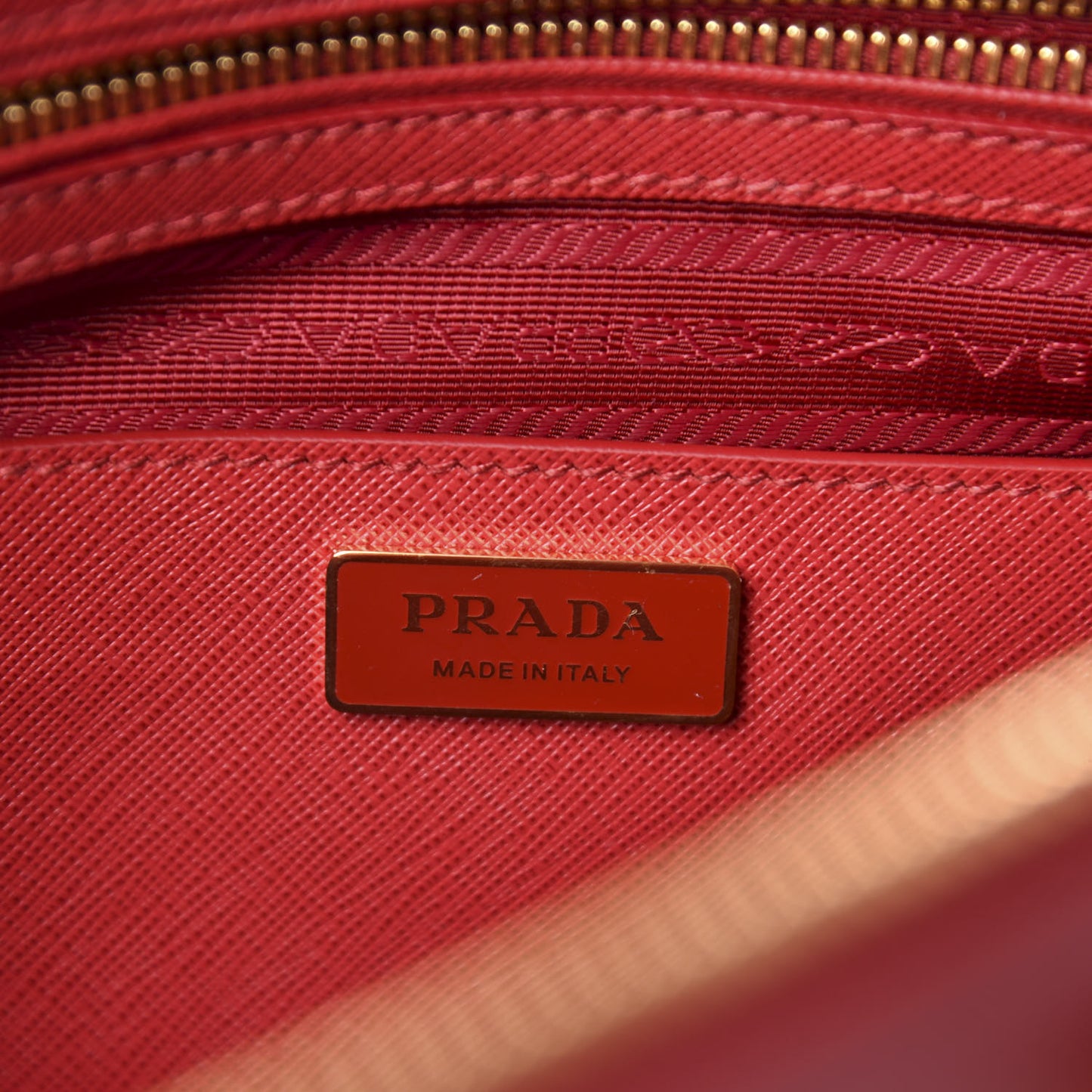 Saffiano Medium Galleria Double Zip Tote Fuoco