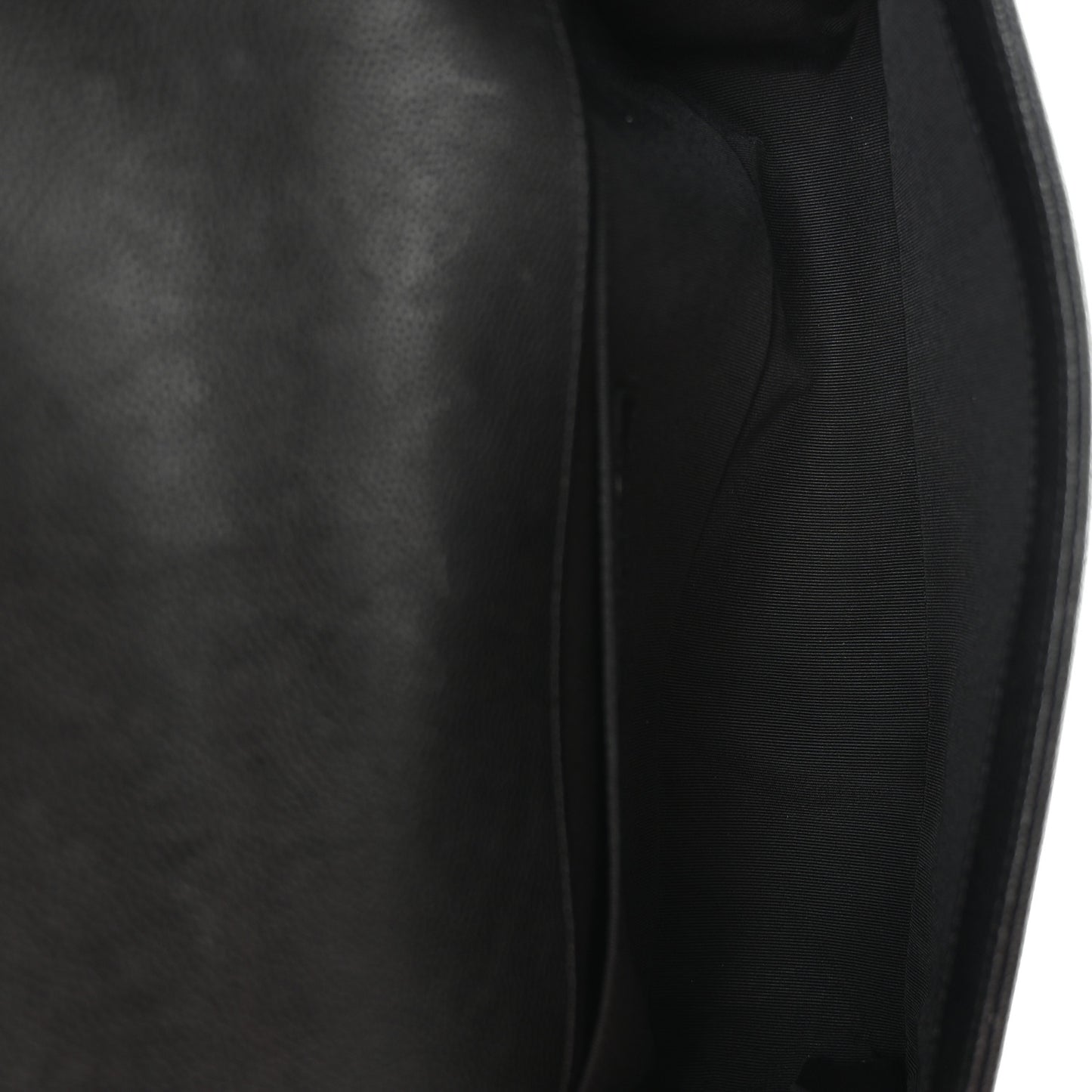 Caviar Quilted Medium Boy Flap Black