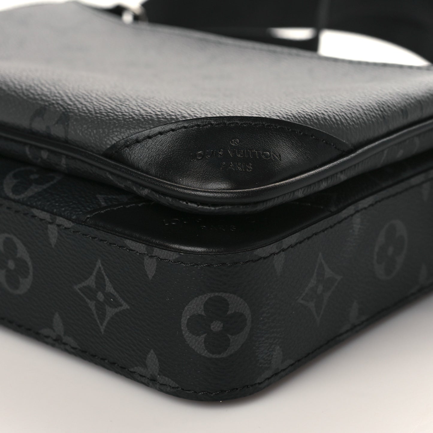 Reverse Monogram Eclipse Trio Messenger