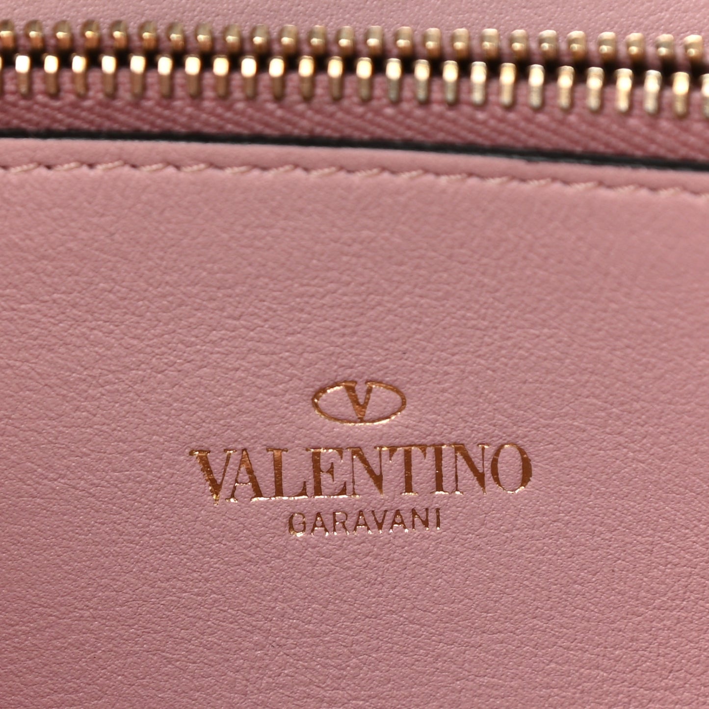 Calfskin Rockstud Zip Around Wallet Cipria