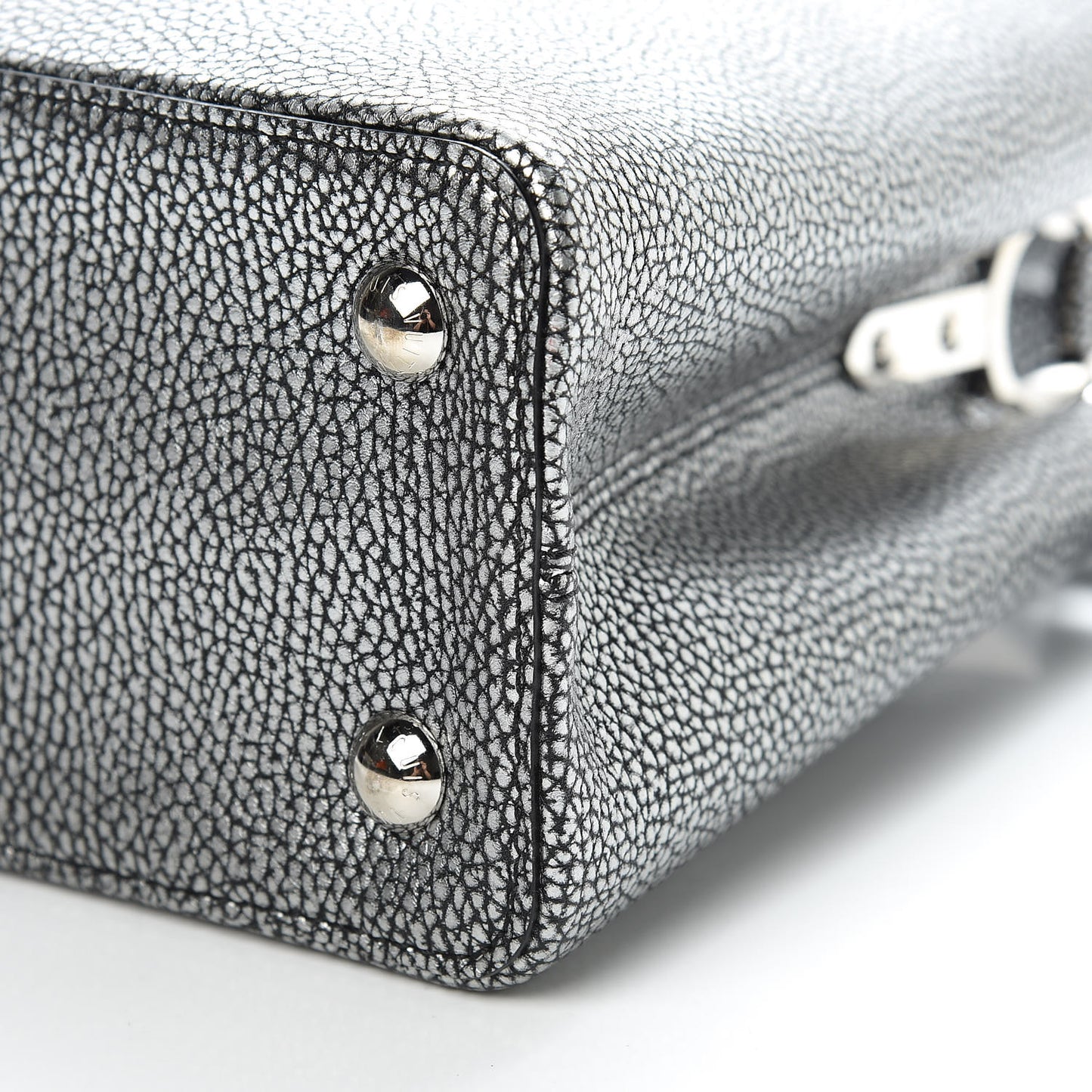 Taurillon Capucines PM Chrome