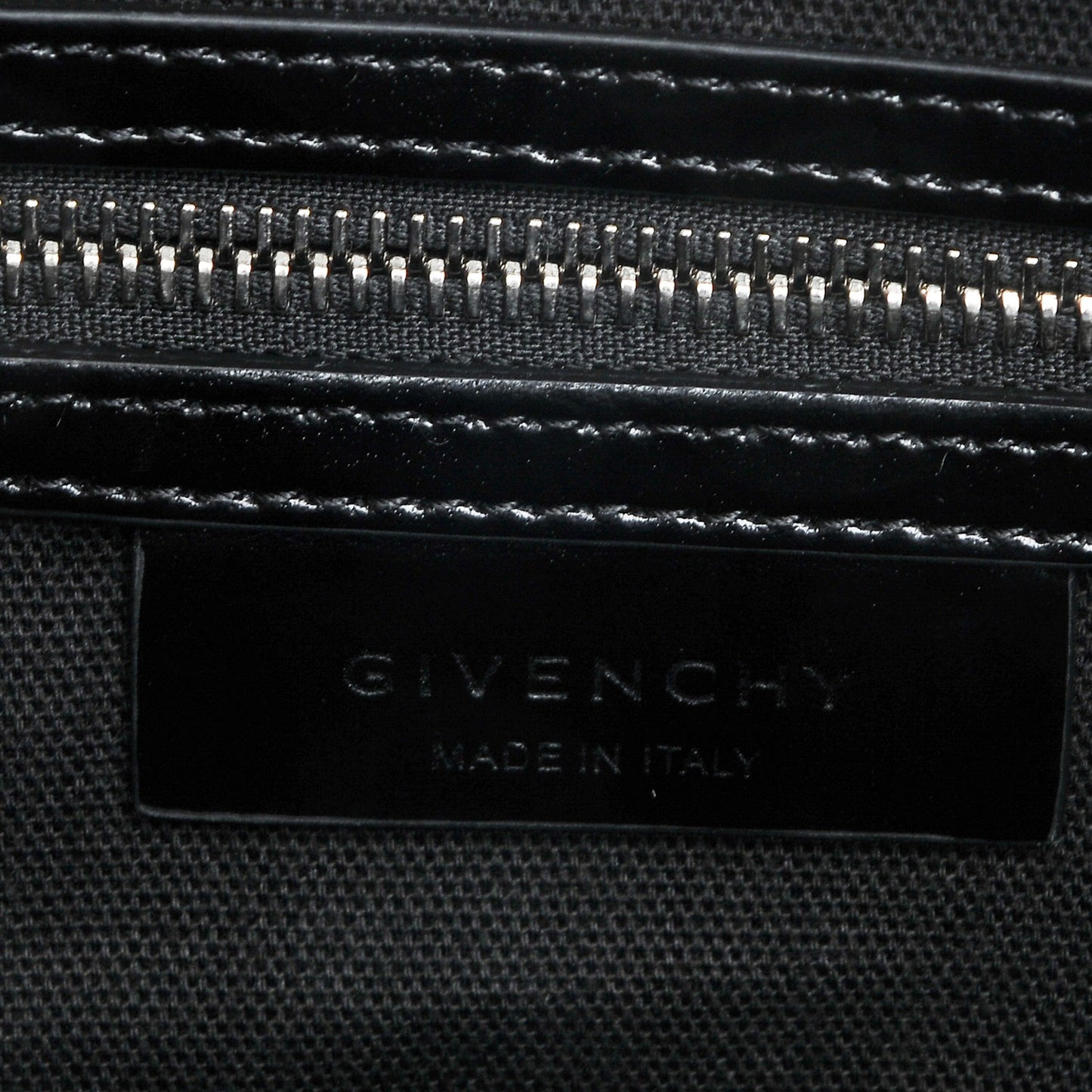 Shiny Lord Calfskin Medium Antigona Black