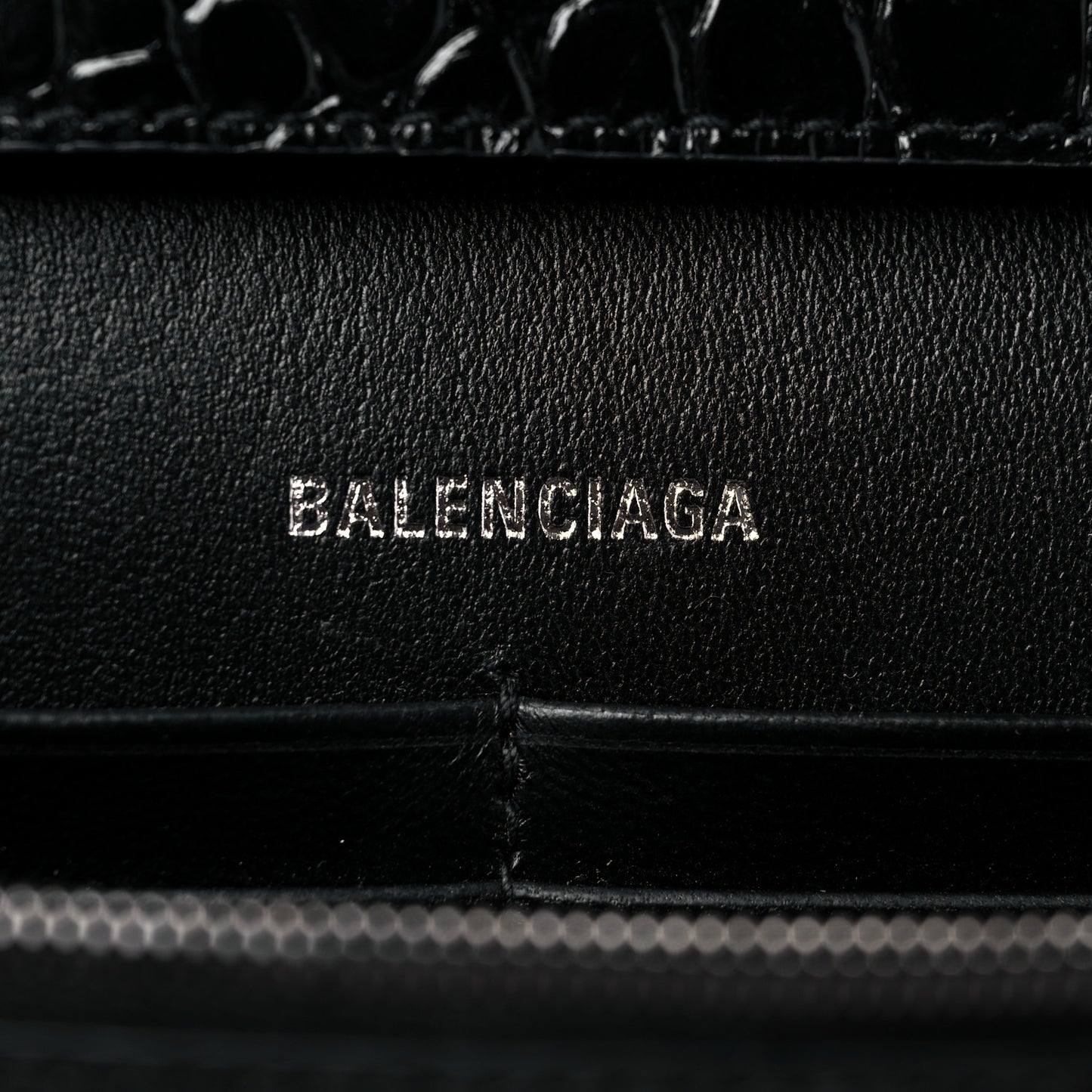Shiny Calfskin Monochrome Crocodile Embossed Hourglass Chain Bag Black