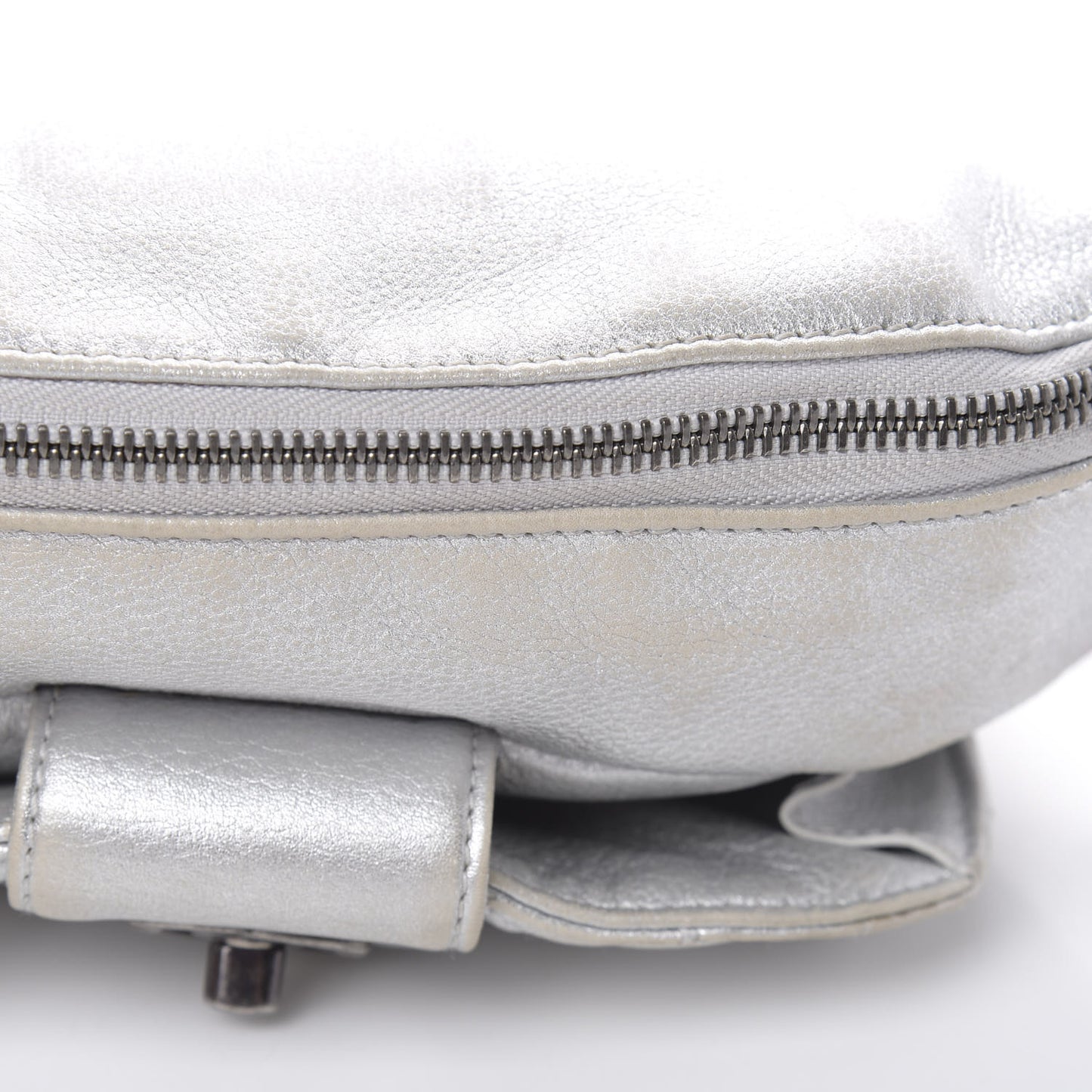 Metallic Grained Calfskin Quilted Casual Rock Waist Bag Fanny Pack Silver