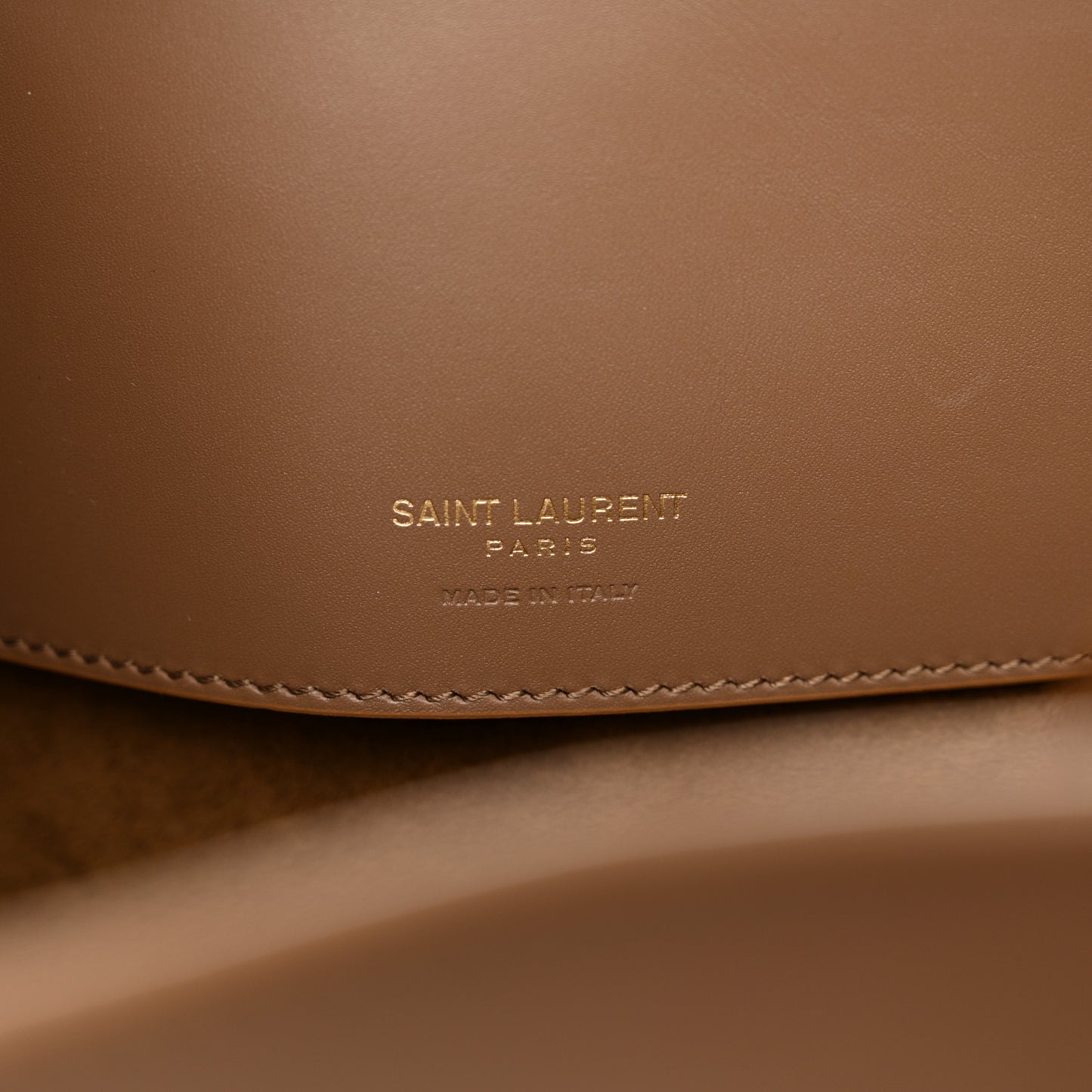 Shiny Calfskin Le 37 Bucket Bag Dark Cork