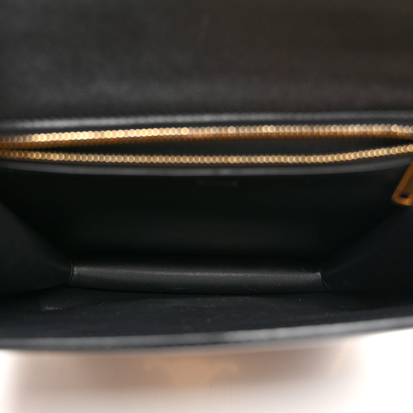 Shiny Calfskin Chain Besace Triomphe Black