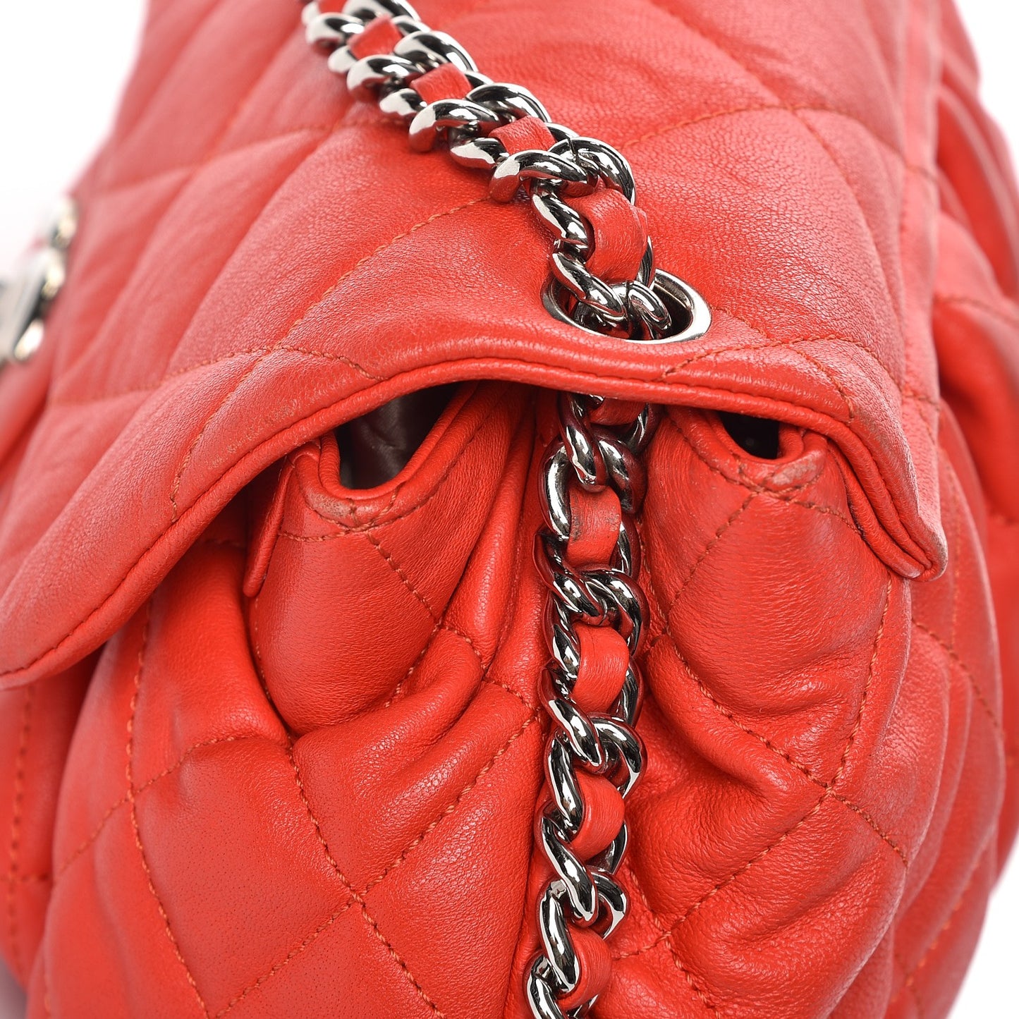 Washed Lambskin Chain Around Medium Messenger Red