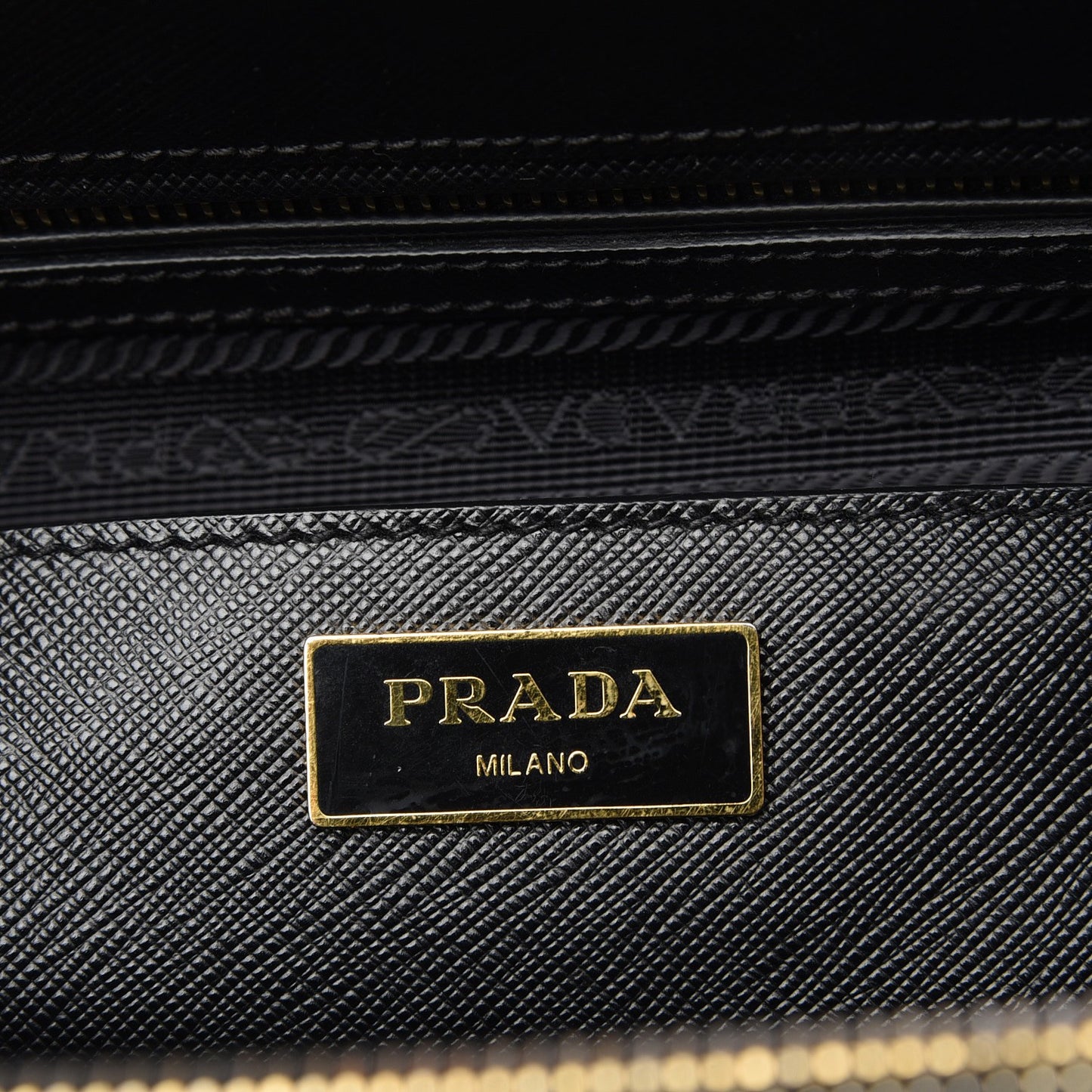 Saffiano Medium Galleria Double Zip Tote Black