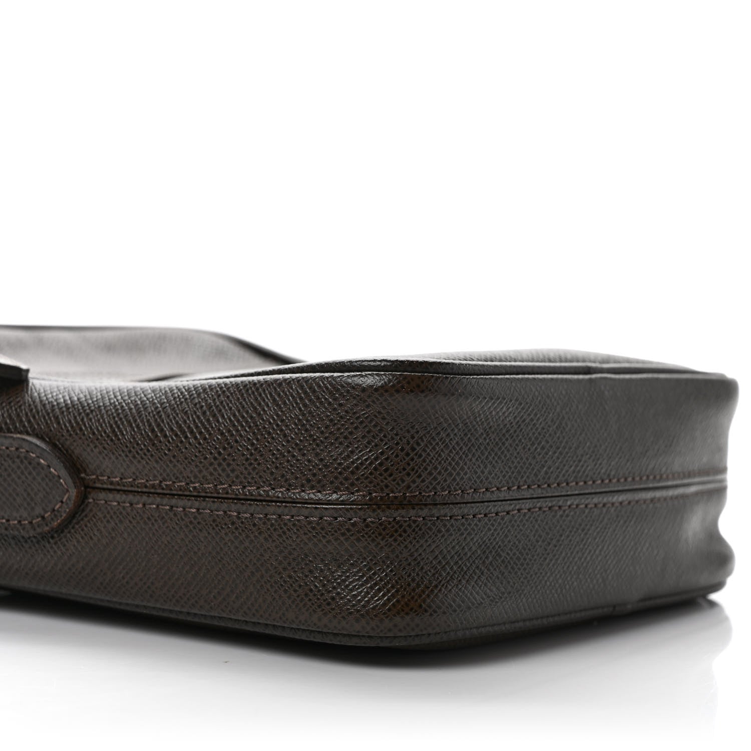Louis Vuitton Taiga Dimitri Grizzli 6 of 9