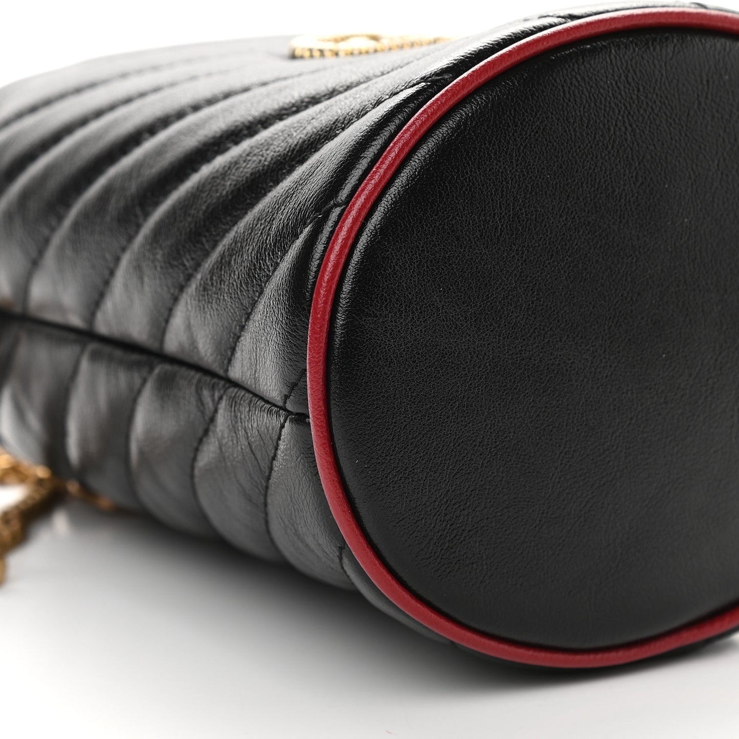 Vintage Effect Calfskin Matelasse Diagonal Mini Torchon GG Marmont 2.0 Bucket Bag Black Romantic Cherry