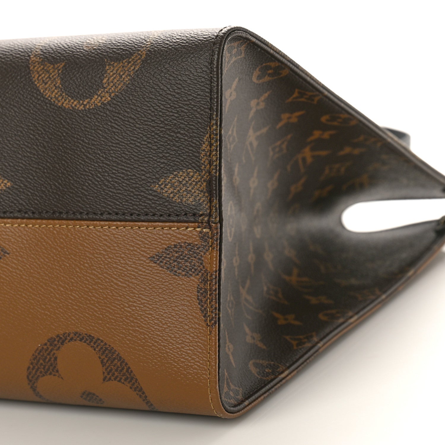 Louis Vuitton Reverse Monogram Giant Onthego GM 8 of 8